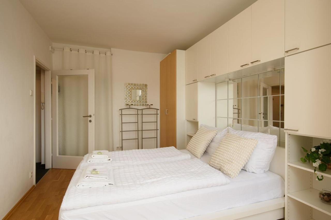 Modern Vienna Apartment In Prime Location ภายนอก รูปภาพ