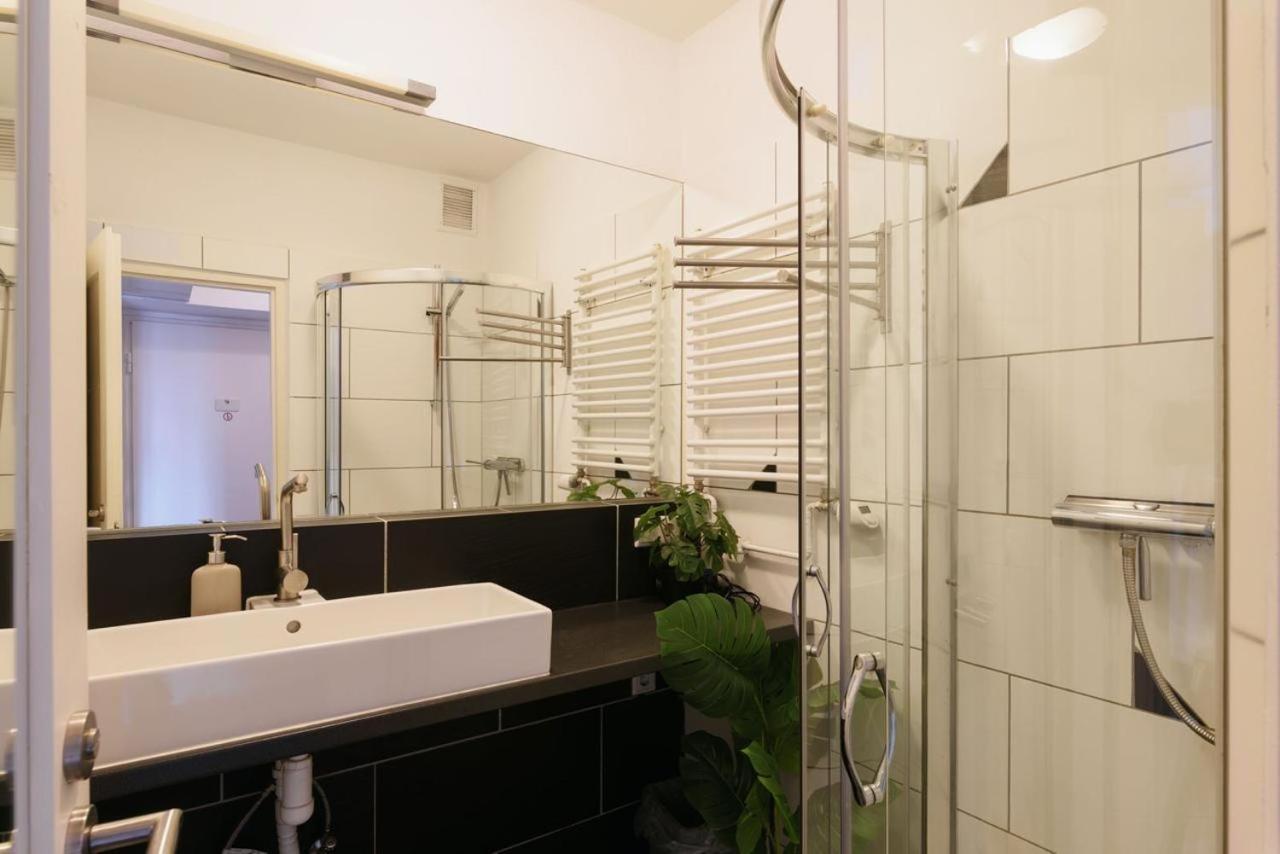 Modern Vienna Apartment In Prime Location ภายนอก รูปภาพ