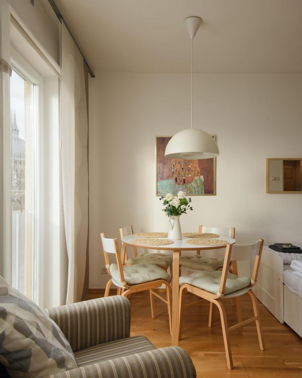 Modern Vienna Apartment In Prime Location ภายนอก รูปภาพ